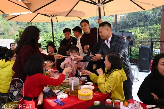 tiec-ruou-gala-dinner-ngoai-troi-doan-truyen-hinh-quoc-hoi