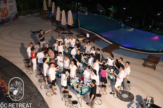 tiec-bbq-ngoai-troi-ben-ho-boi-oc-ba-vi