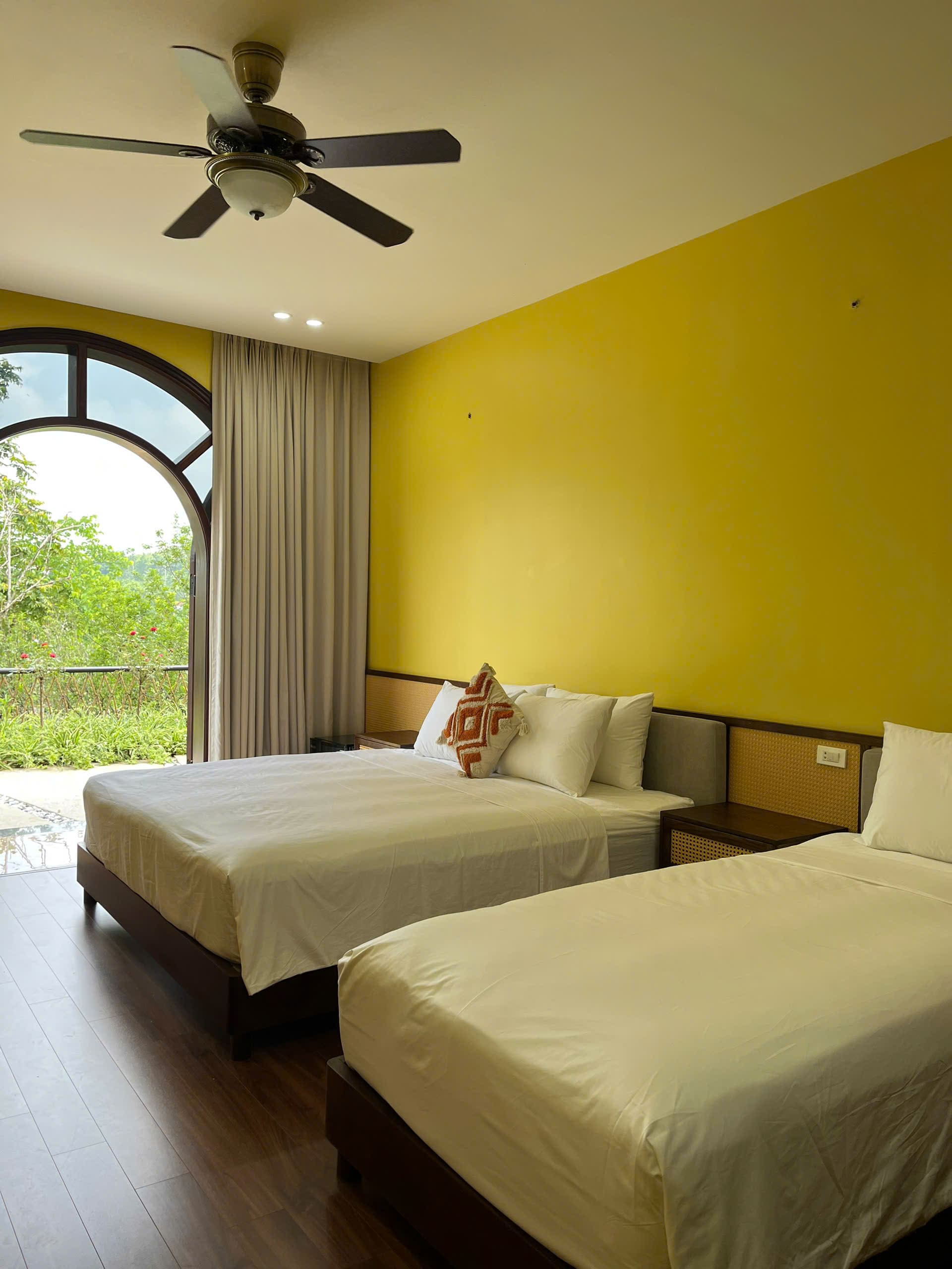 Deluxe Triple with Bathtub