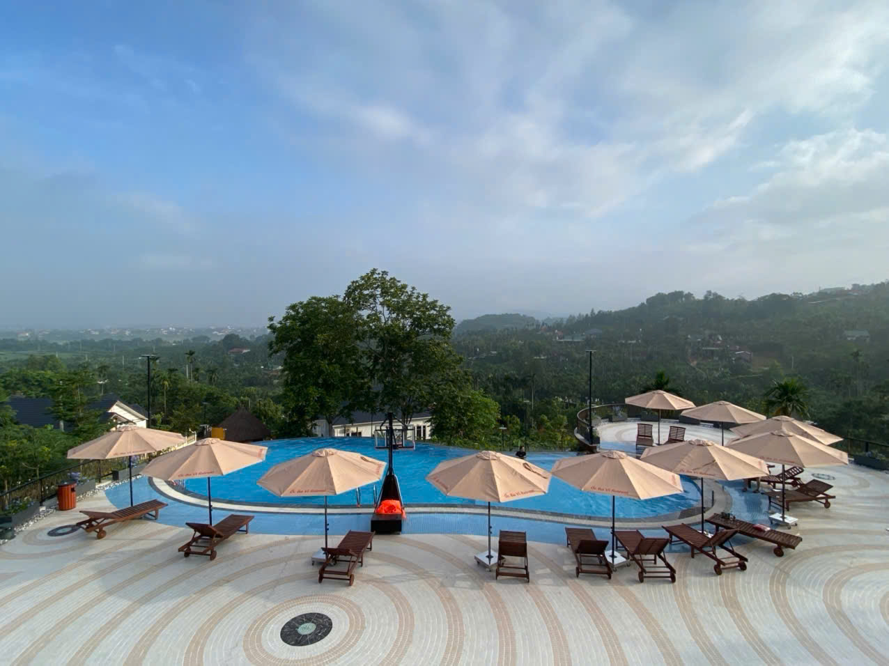 Đón hè rực rỡ tại Ốc Ba Vì Retreat: Đắm mình giữa bể bơi vô cực ngắm mây trời